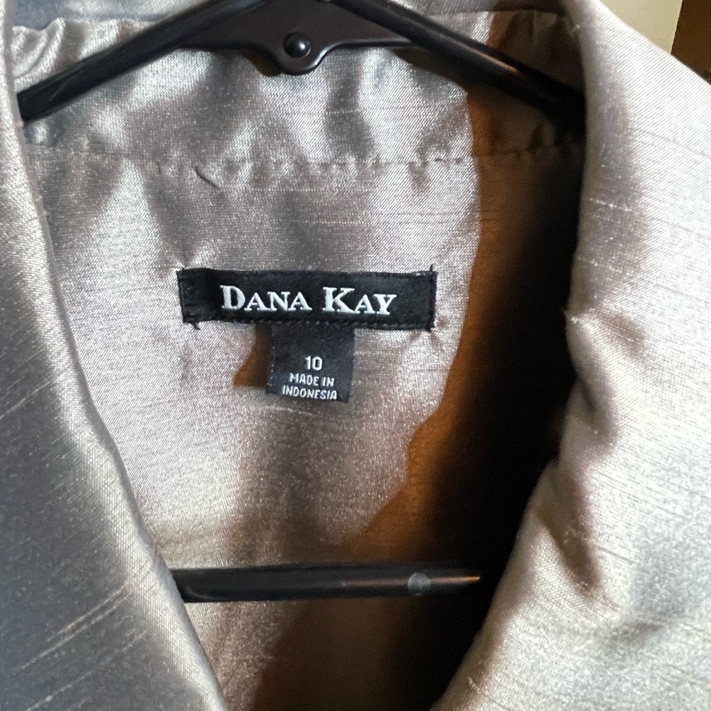 Dana Kay size 10 taupe shimmer blazer